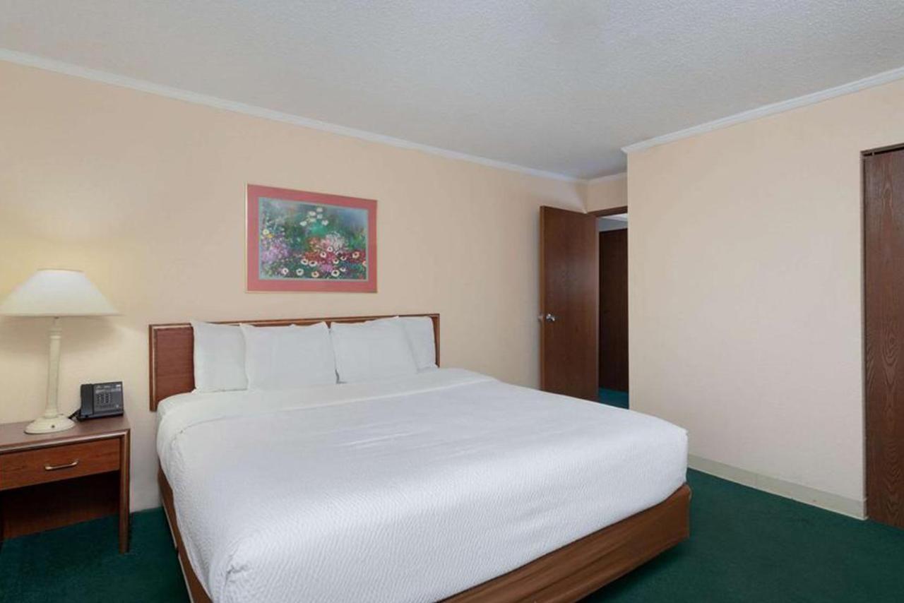 Norwood Inn & Suites Indianapolis East Post Drive 외부 사진