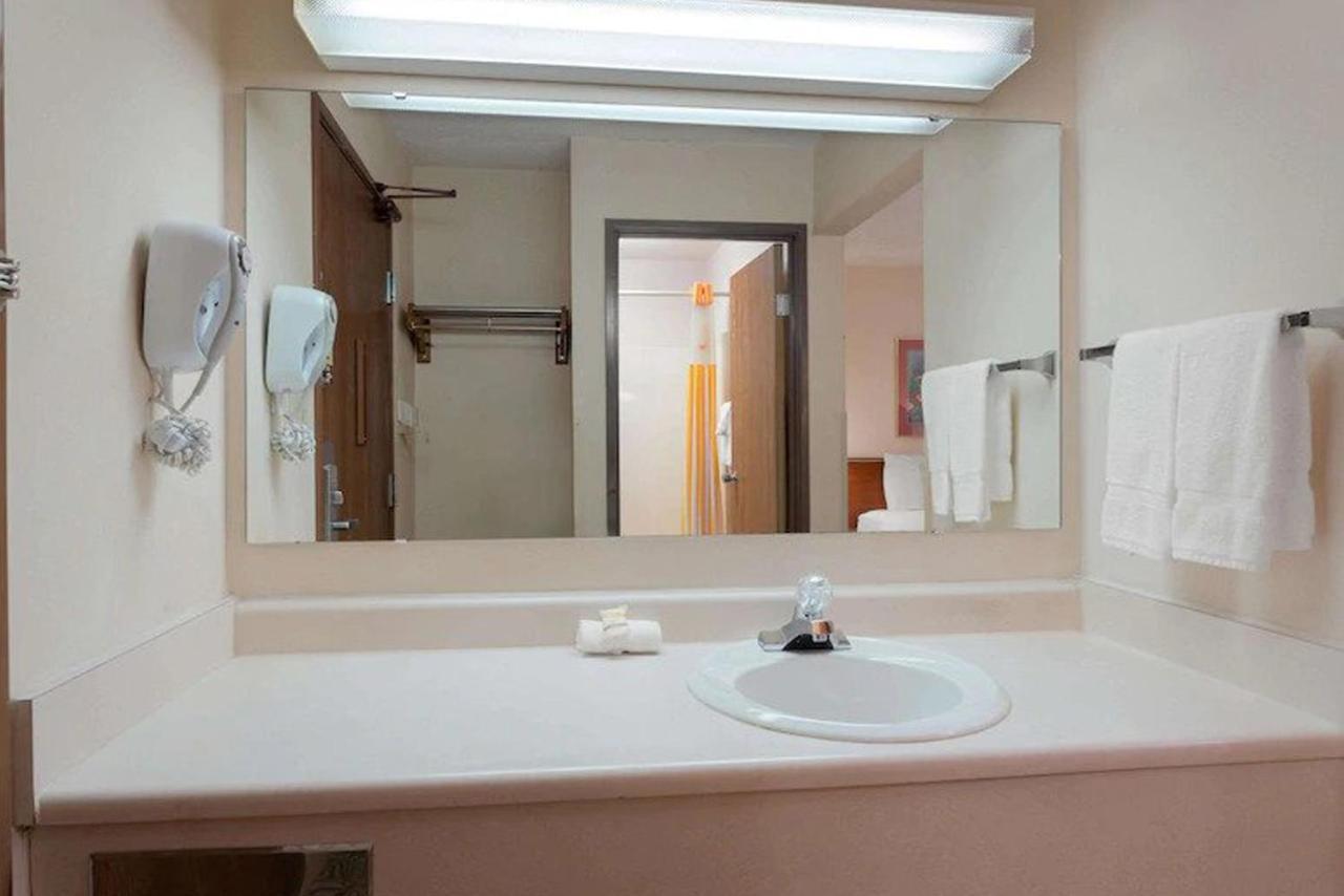 Norwood Inn & Suites Indianapolis East Post Drive 외부 사진