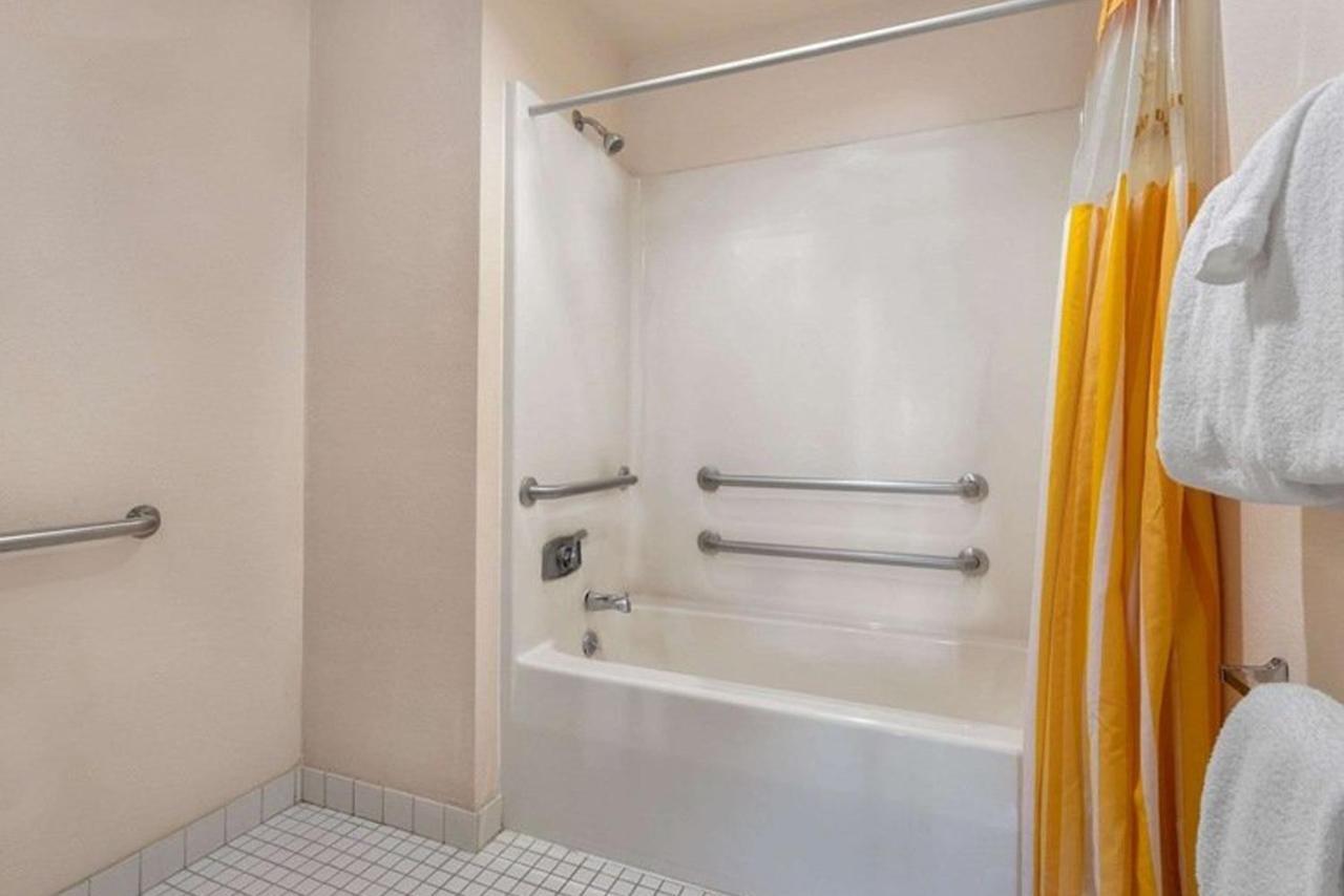 Norwood Inn & Suites Indianapolis East Post Drive 외부 사진