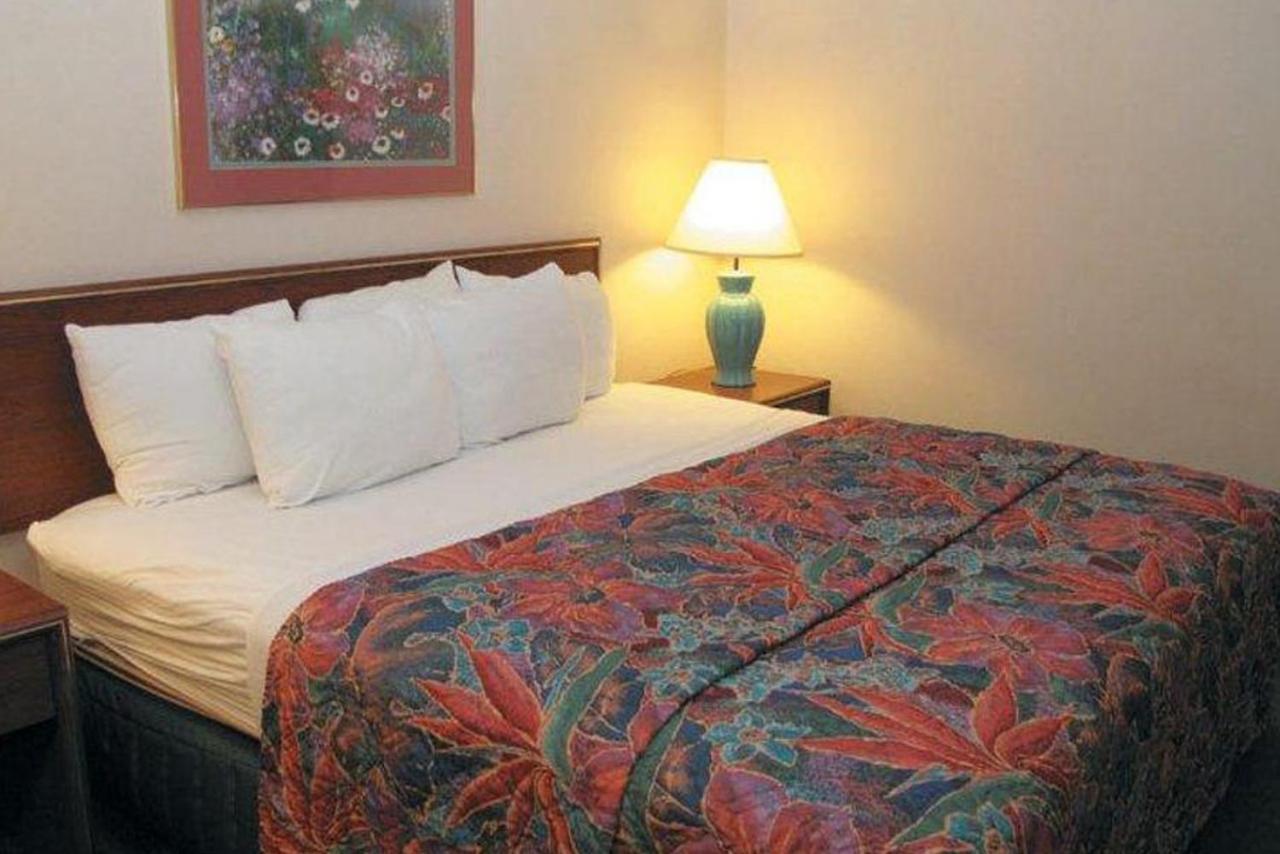 Norwood Inn & Suites Indianapolis East Post Drive 외부 사진