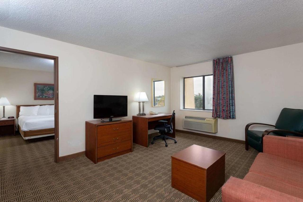 Norwood Inn & Suites Indianapolis East Post Drive 외부 사진