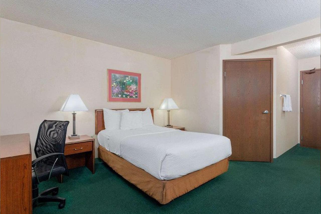 Norwood Inn & Suites Indianapolis East Post Drive 외부 사진