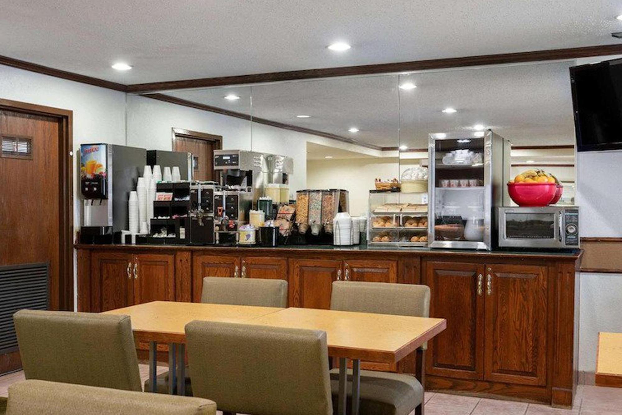 Norwood Inn & Suites Indianapolis East Post Drive 외부 사진